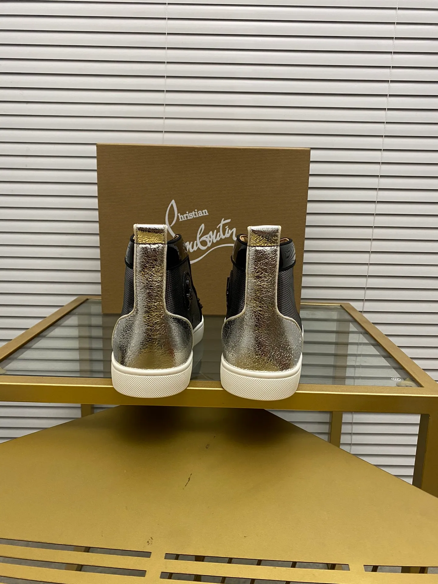 (Customized model) Ex-factory price is 540. christian louboutin (CL red sole shoes) counter series, casual sneakers for couples 📢 📢 📢 Exclusive hot style release 🎈🎈💪 Movable latex feet 👻 Finished outsole line [Proud] 😝Female 35-40# Male 38#-46, global supply😝 [Top version]: Original imported genuine leather upper, top original leather lining, original molded TPU outsole, original 1:1 detail processing, original shoe last,